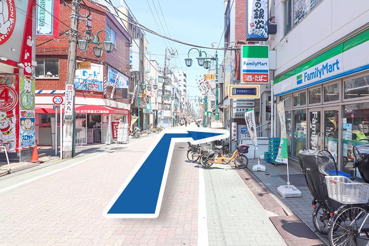 1階がファミリーマートの奥の階段、もしくはエレベーターで3階へ